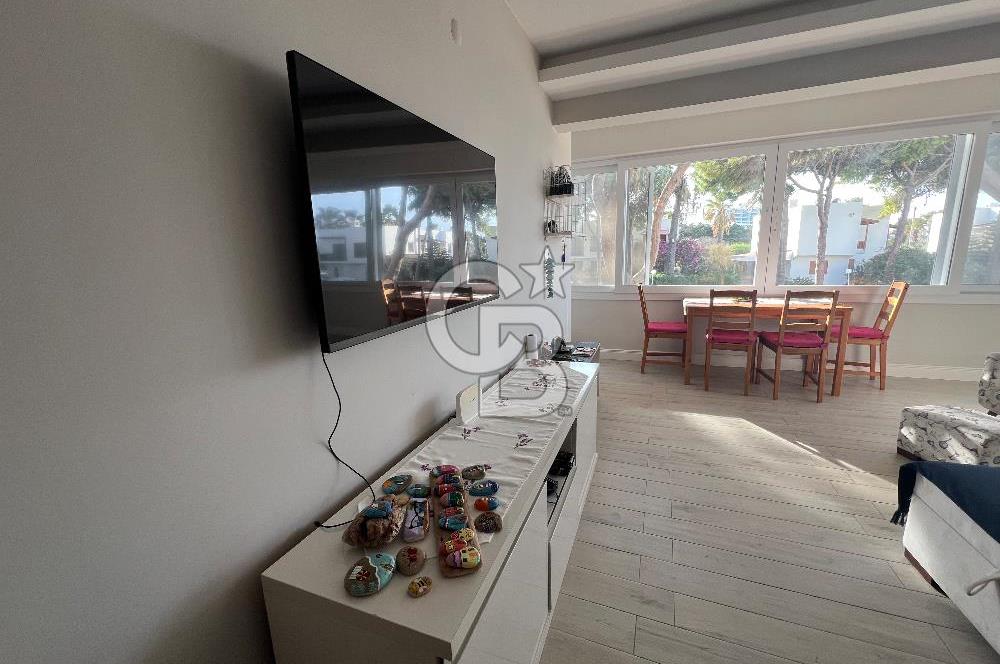 Çeşme Boyalık’ta Site İçi Denize Sıfır 2+1 Kiralık Daire