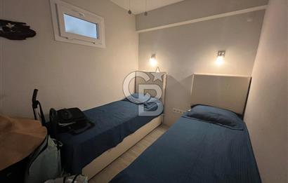 Çeşme Boyalık’ta Site İçi Denize Sıfır 2+1 Kiralık Daire