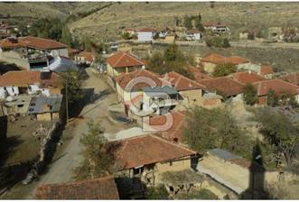 Denizli Çivril Bozdağ’da Müstakil Bağ – Yola Cepheli