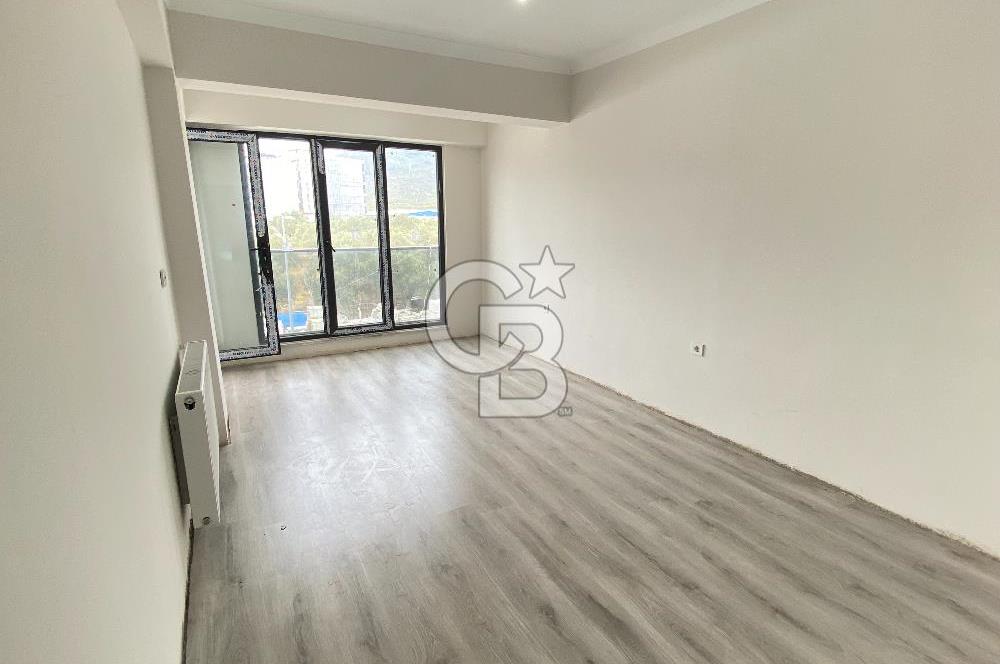 KADIKÖY'DE 0 BİNADA DAĞ MANZARALI 2+1 GENİŞ DAİRE