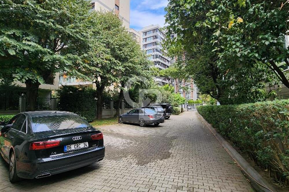 Suadiye'de Prestijli Bölgede 4+1 , 210 m² katta tek daire