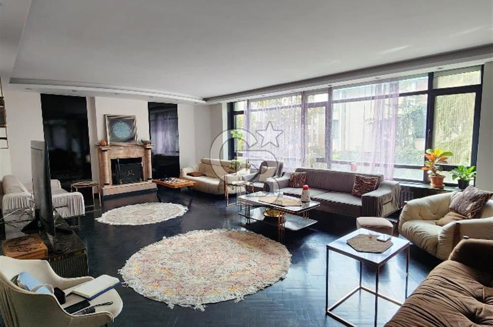 Suadiye'de Prestijli Bölgede 4+1 , 210 m² katta tek daire