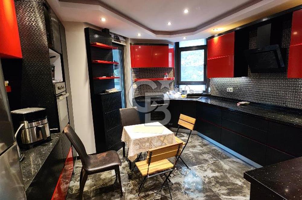 Suadiye'de Prestijli Bölgede 4+1 , 210 m² katta tek daire