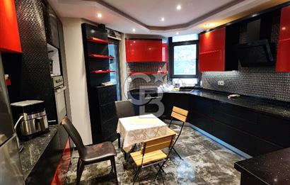 Suadiye'de Prestijli Bölgede 4+1 , 210 m² katta tek daire