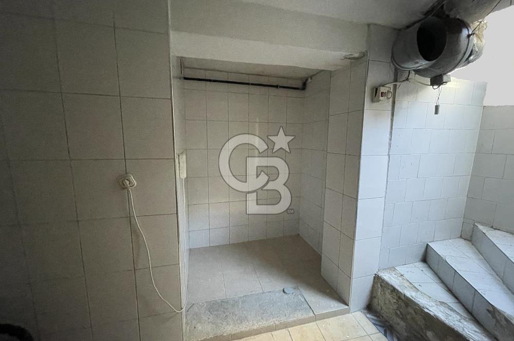 Cerrahpaşa’da Ana Cadde Üzerinde Köşe Konumlu Kiralık Şık Dükkan