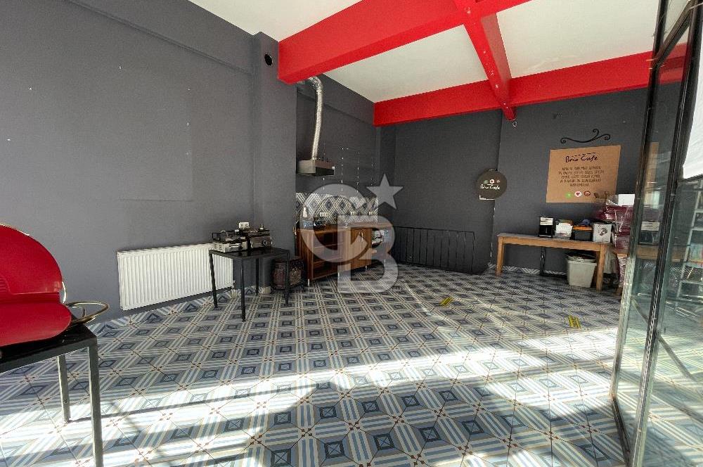 Cerrahpaşa’da Ana Cadde Üzerinde Köşe Konumlu Kiralık Şık Dükkan