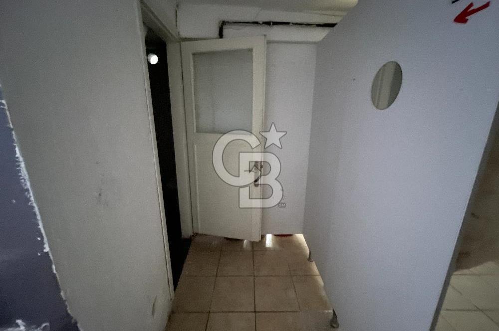 Cerrahpaşa’da Ana Cadde Üzerinde Köşe Konumlu Kiralık Şık Dükkan
