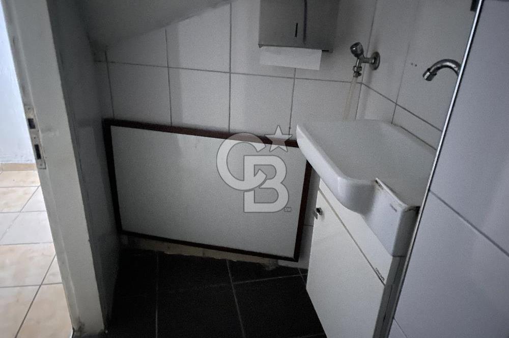 Cerrahpaşa’da Ana Cadde Üzerinde Köşe Konumlu Kiralık Şık Dükkan