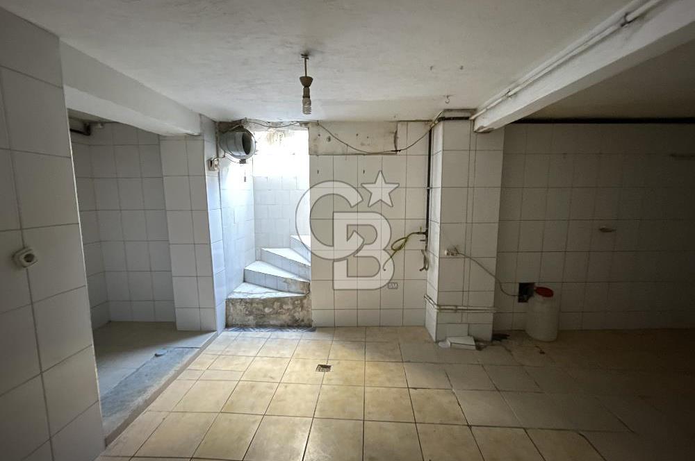 Cerrahpaşa’da Ana Cadde Üzerinde Köşe Konumlu Kiralık Şık Dükkan