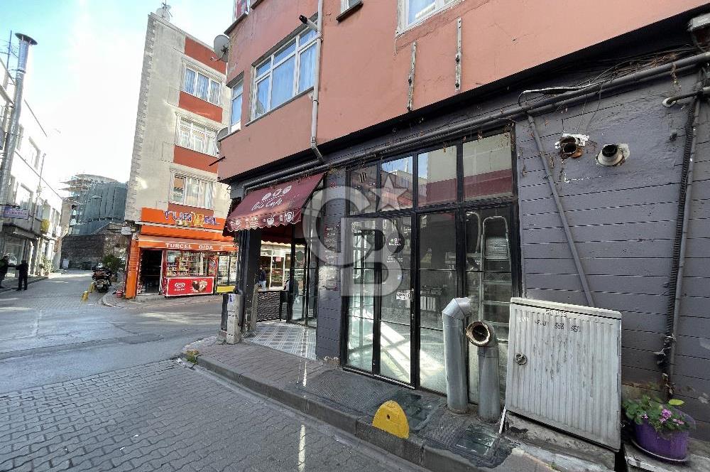 Cerrahpaşa’da Ana Cadde Üzerinde Köşe Konumlu Kiralık Şık Dükkan