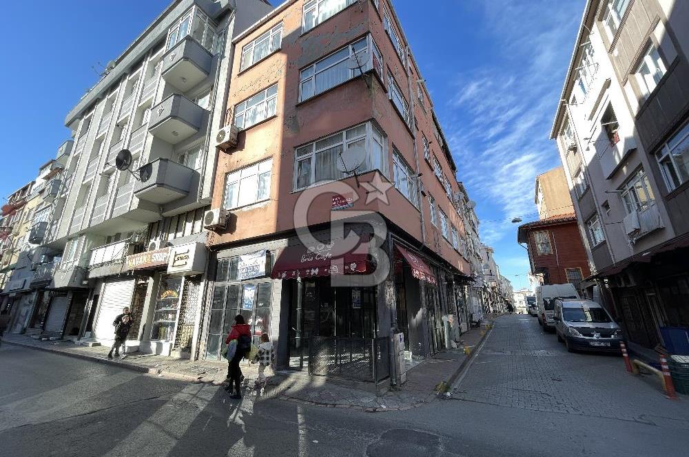 Cerrahpaşa’da Ana Cadde Üzerinde Köşe Konumlu Kiralık Şık Dükkan