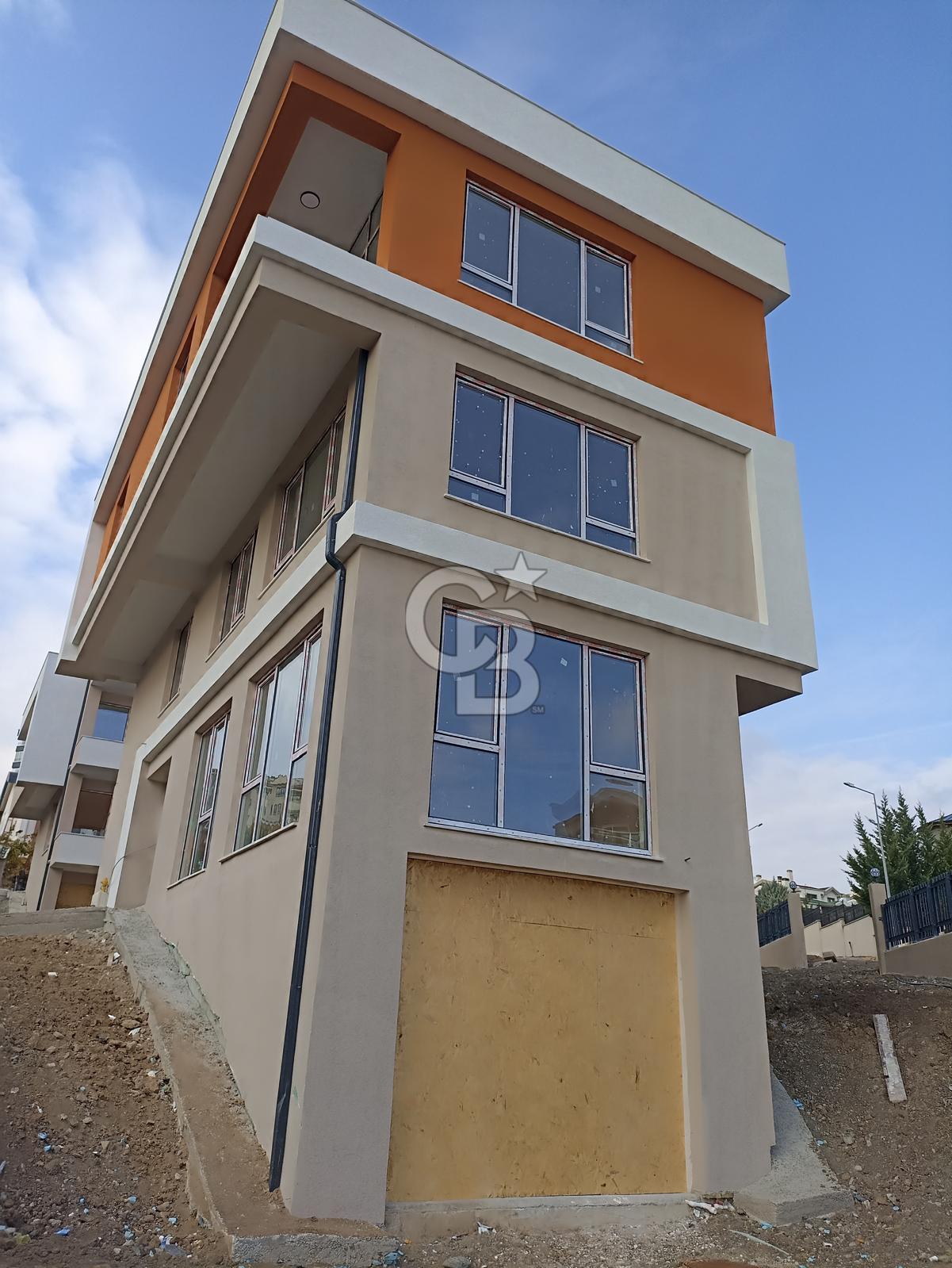 Alacaatlı'da Nakkaşevler Karşısında Natamam Tripleks Villa