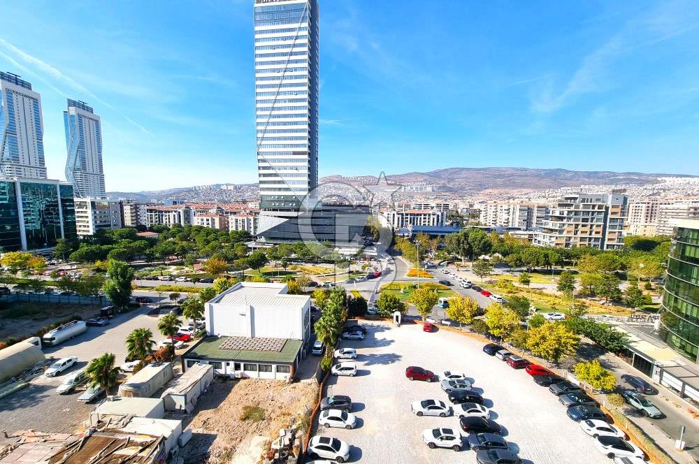 İZMİR MANSUROĞLU MAHALLESİNDE ŞEHİR MANZARALI 2+1 SATILIK DAİRE.
