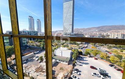 İZMİR MANSUROĞLU MAHALLESİNDE ŞEHİR MANZARALI 2+1 SATILIK DAİRE.