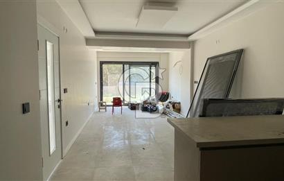 Villakent'te Havuzlu Sitede Geniş Bahçeli Satılık 2+1 Flat Daire