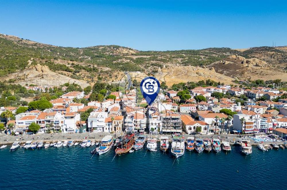 ESKİ FOÇA'DA SATILIK TARİHİ TESCİLLİ TAŞ BİNA