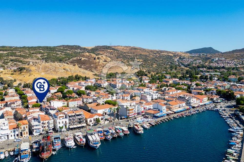 ESKİ FOÇA'DA SATILIK TARİHİ TESCİLLİ TAŞ BİNA