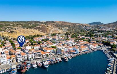 ESKİ FOÇA'DA SATILIK TARİHİ TESCİLLİ TAŞ BİNA