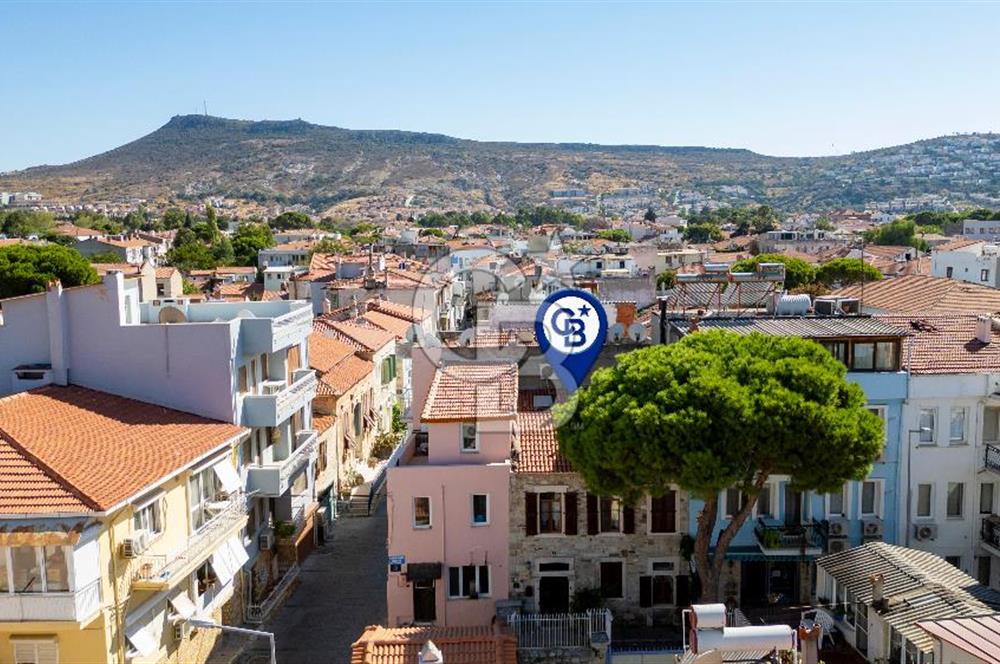 ESKİ FOÇA'DA SATILIK TARİHİ TESCİLLİ TAŞ BİNA