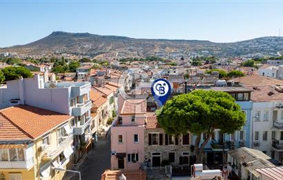 ESKİ FOÇA'DA SATILIK TARİHİ TESCİLLİ TAŞ BİNA