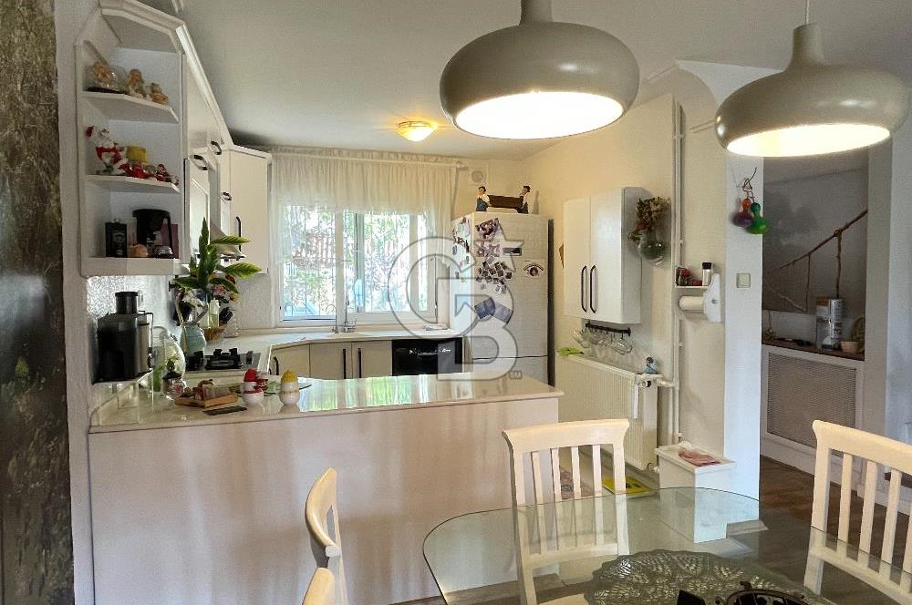 Bornova Atatürk Mahallesi Zümrütevlerde Eşyalı Kiralık 3+1 Villa