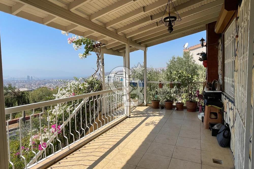 Bornova Atatürk Mahallesi Zümrütevlerde Eşyalı Kiralık 3+1 Villa