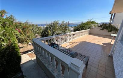 Panoramik Deniz Manzaralı 385 m2 Arsa İçerisinde Dubleks Villa
