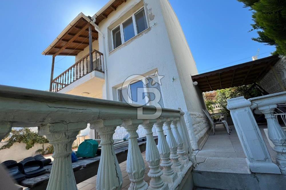 Panoramik Deniz Manzaralı 385 m2 Arsa İçerisinde Dubleks Villa