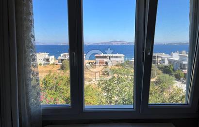 Panoramik Deniz Manzaralı 385 m2 Arsa İçerisinde Dubleks Villa