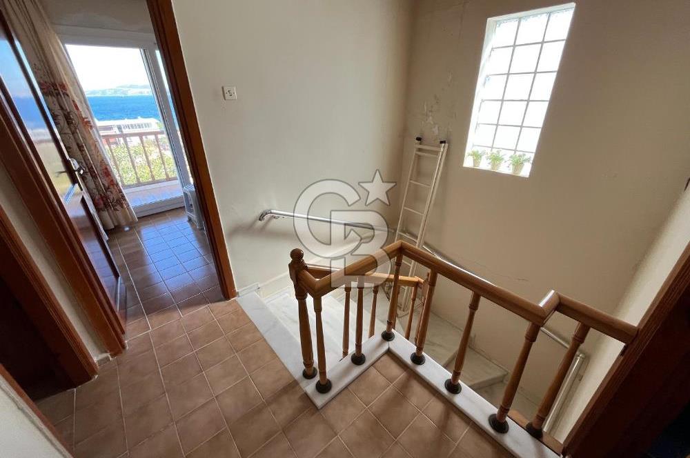 Panoramik Deniz Manzaralı 385 m2 Arsa İçerisinde Dubleks Villa