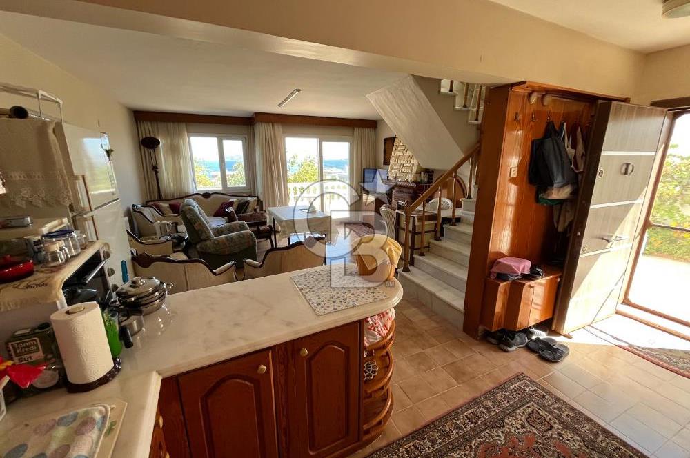 Panoramik Deniz Manzaralı 385 m2 Arsa İçerisinde Dubleks Villa