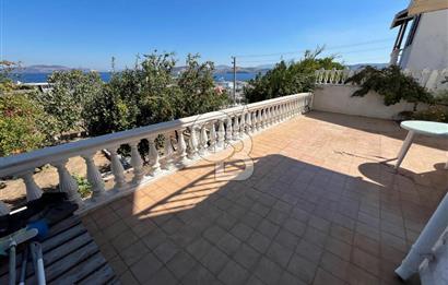Panoramik Deniz Manzaralı 385 m2 Arsa İçerisinde Dubleks Villa