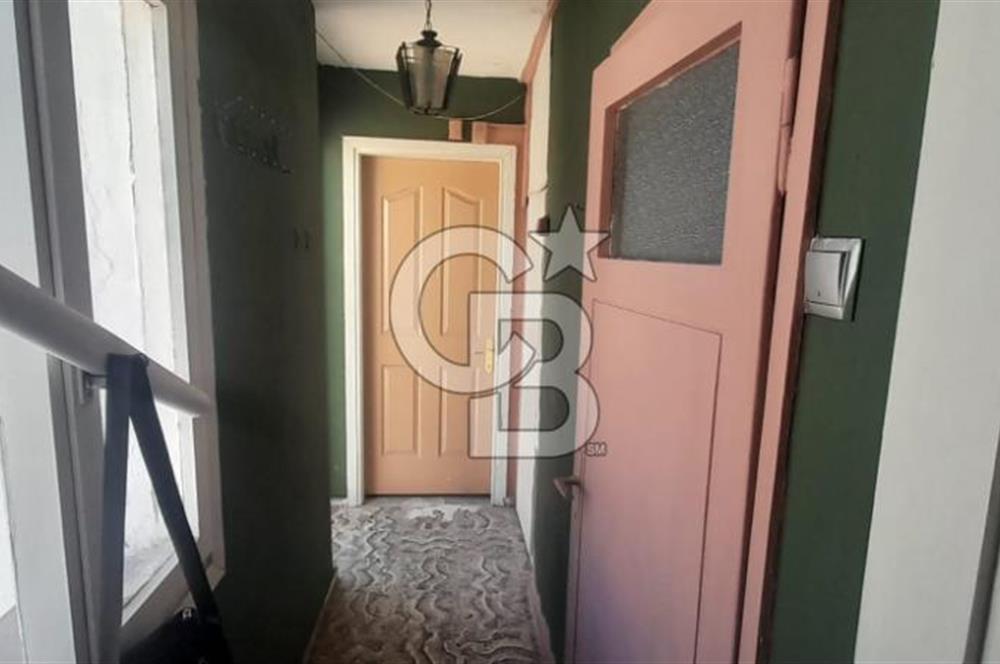 karşıyaka çarşı içinde 1+0 teraslı daire