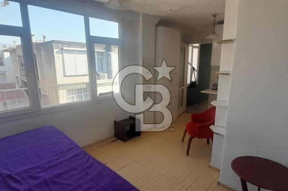 karşıyaka çarşı içinde 1+0 teraslı daire
