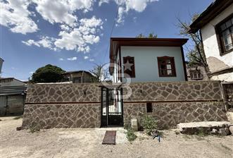 Büyük Bahçeli, Otoparklı, Eşyalı Full Yapılı Müstakil Konak