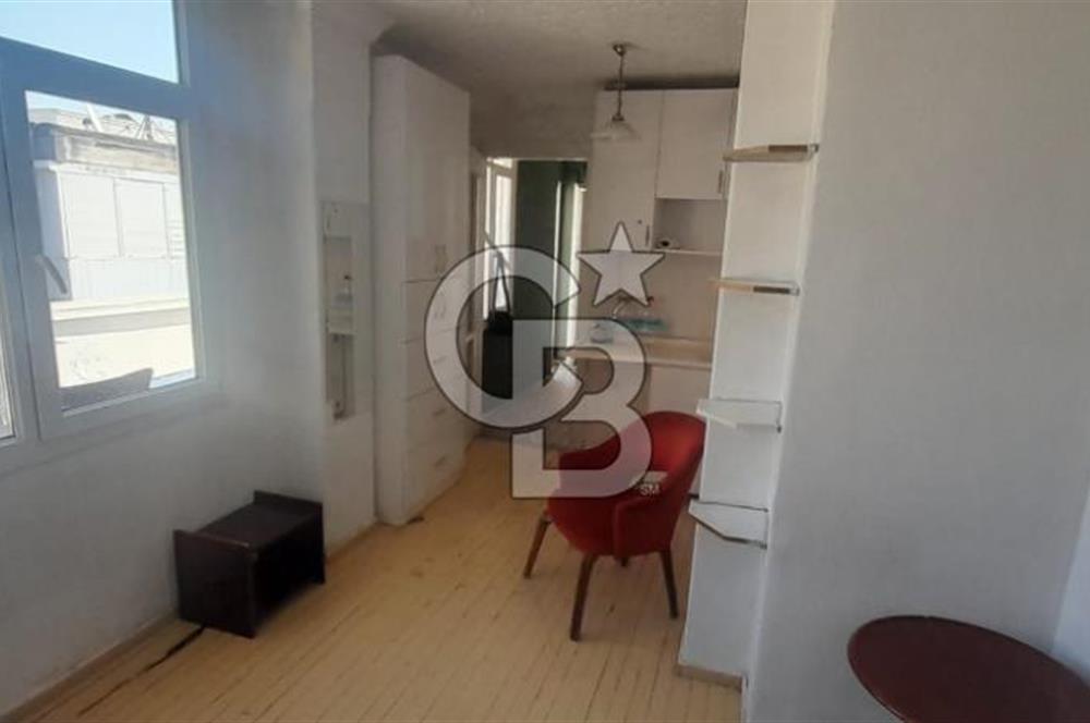 karşıyaka çarşı içinde 1+0 teraslı daire