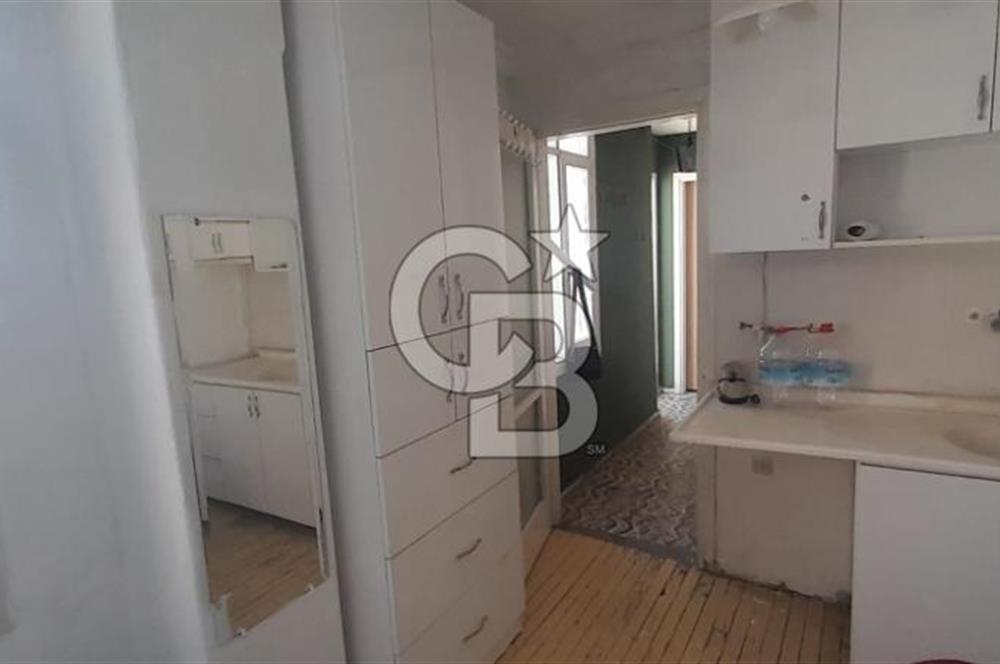 karşıyaka çarşı içinde 1+0 teraslı daire