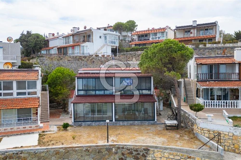 Foça Çanak Sitesi'nde Manzaralı Satılık Lüks Tadilatlı 2+2 Daire