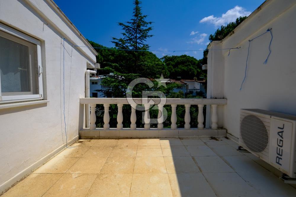 YALOVA ARMUTLUDA DENİZE SIFIR PLAJLI SİTE İÇİ 4+1 SATILIK VİLLA