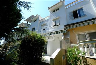 YALOVA ARMUTLUDA DENİZE SIFIR PLAJLI SİTE İÇİ 4+1 SATILIK VİLLA