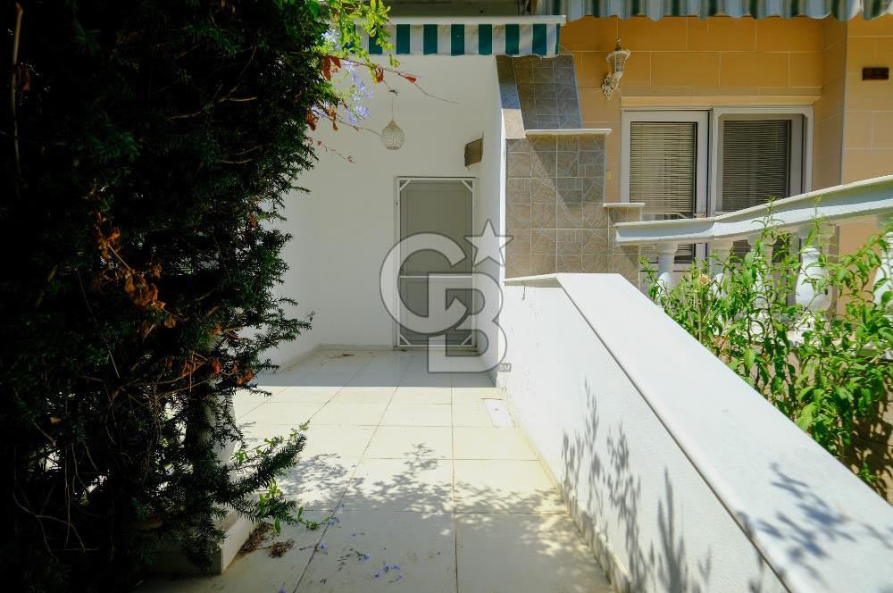YALOVA ARMUTLUDA DENİZE SIFIR PLAJLI SİTE İÇİ 4+1 SATILIK VİLLA