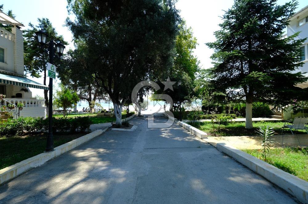 YALOVA ARMUTLUDA DENİZE SIFIR PLAJLI SİTE İÇİ 4+1 SATILIK VİLLA