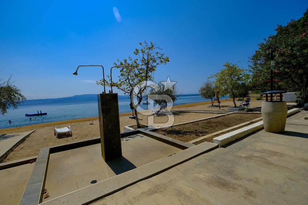 YALOVA ARMUTLUDA DENİZE SIFIR PLAJLI SİTE İÇİ 4+1 SATILIK VİLLA