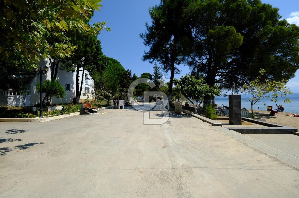 YALOVA ARMUTLUDA DENİZE SIFIR PLAJLI SİTE İÇİ 4+1 SATILIK VİLLA