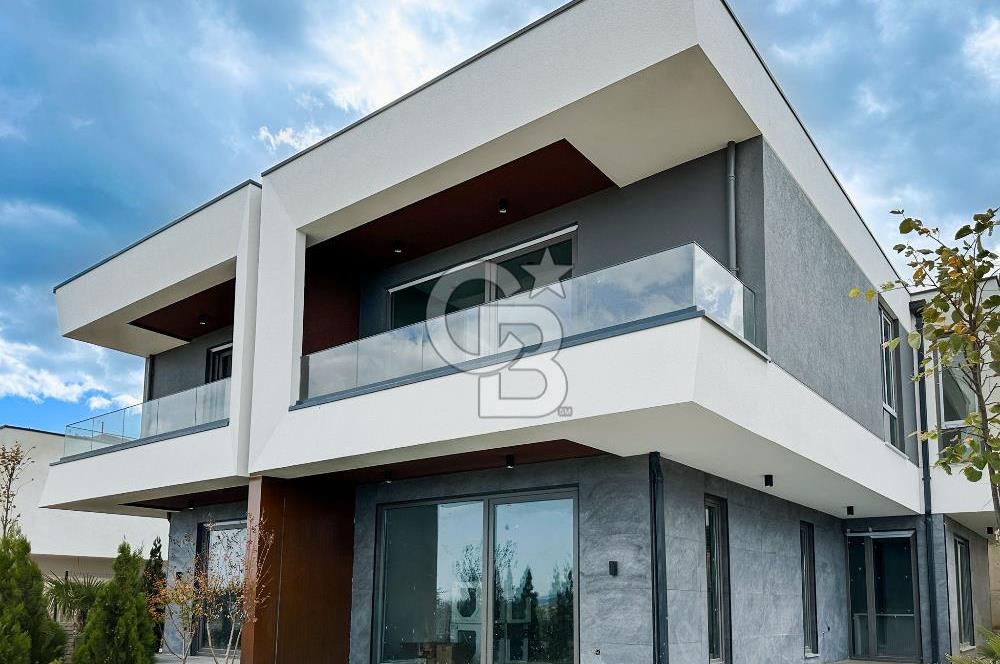 BURSA NİLÜFER KAYAPA'DA MODERN MİMARİLİ LÜKS VİLLA
