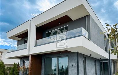 BURSA NİLÜFER KAYAPA'DA MODERN MİMARİLİ LÜKS VİLLA