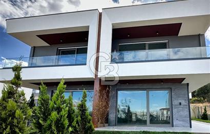 BURSA NİLÜFER KAYAPA'DA MODERN MİMARİLİ LÜKS VİLLA
