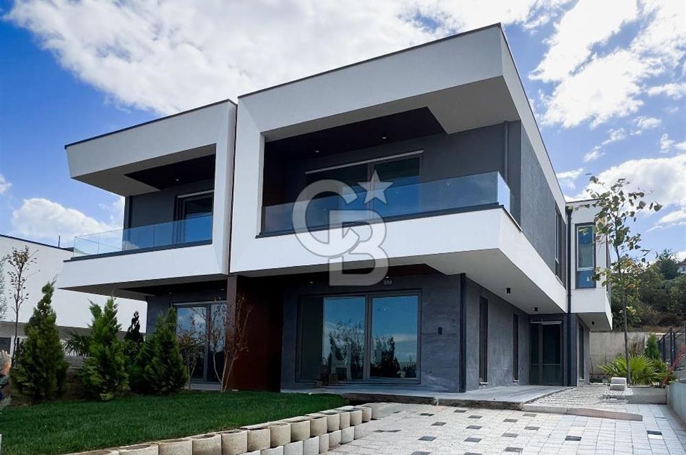 BURSA NİLÜFER KAYAPA'DA MODERN MİMARİLİ LÜKS VİLLA