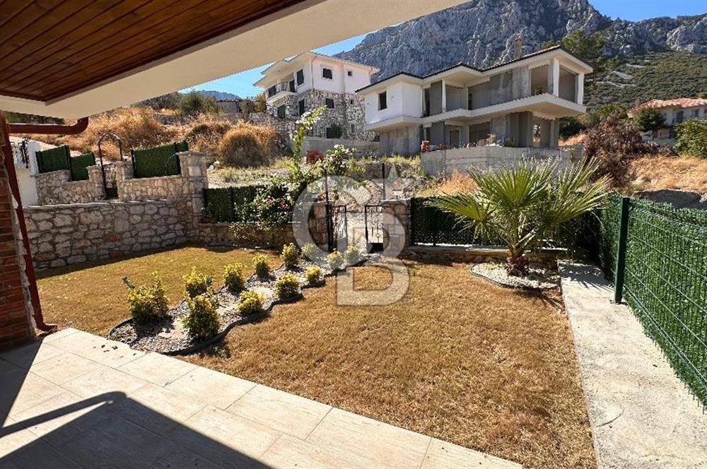 Karaburun Saip'te Deniz Manzaralı Geniş Bahçeli 3+1 Tripleks