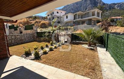 Karaburun Saip'te Deniz Manzaralı Geniş Bahçeli 3+1 Tripleks